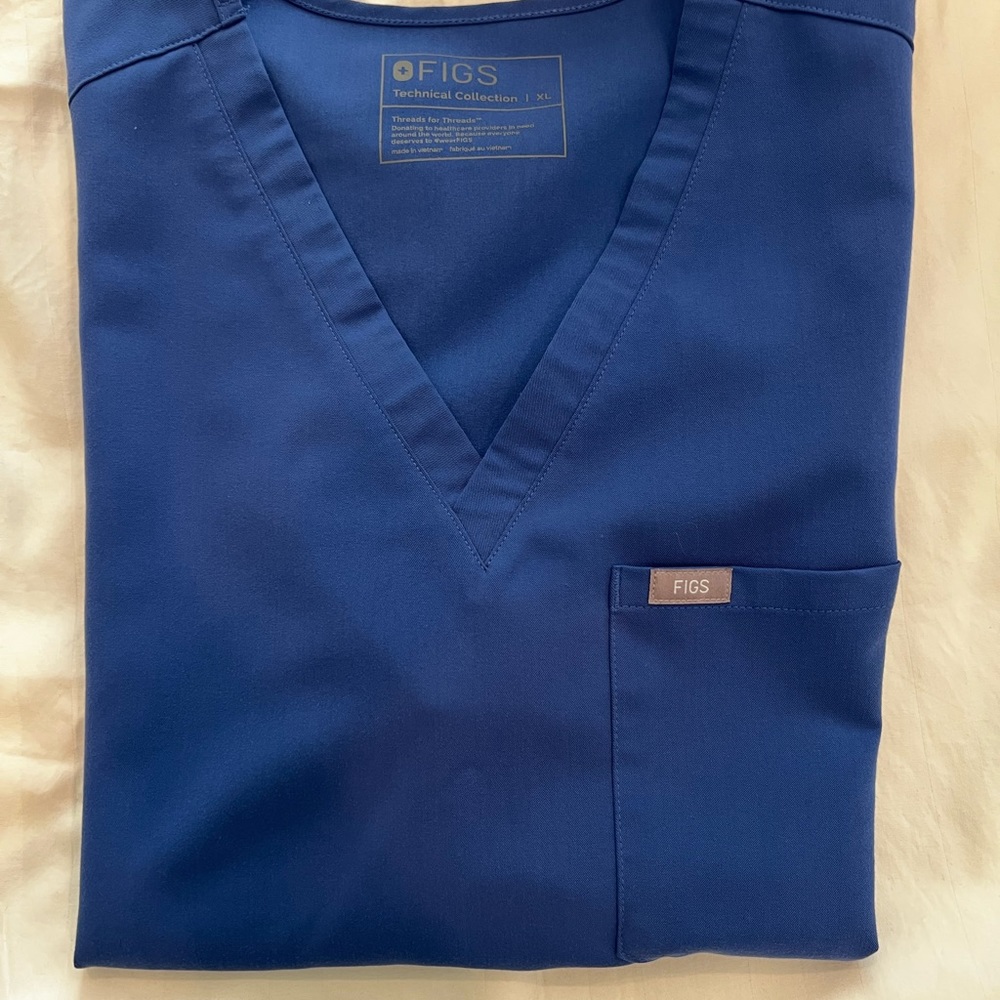 women's Denim Catarina™ - One-Pocket Scrub Top
XL / Denim